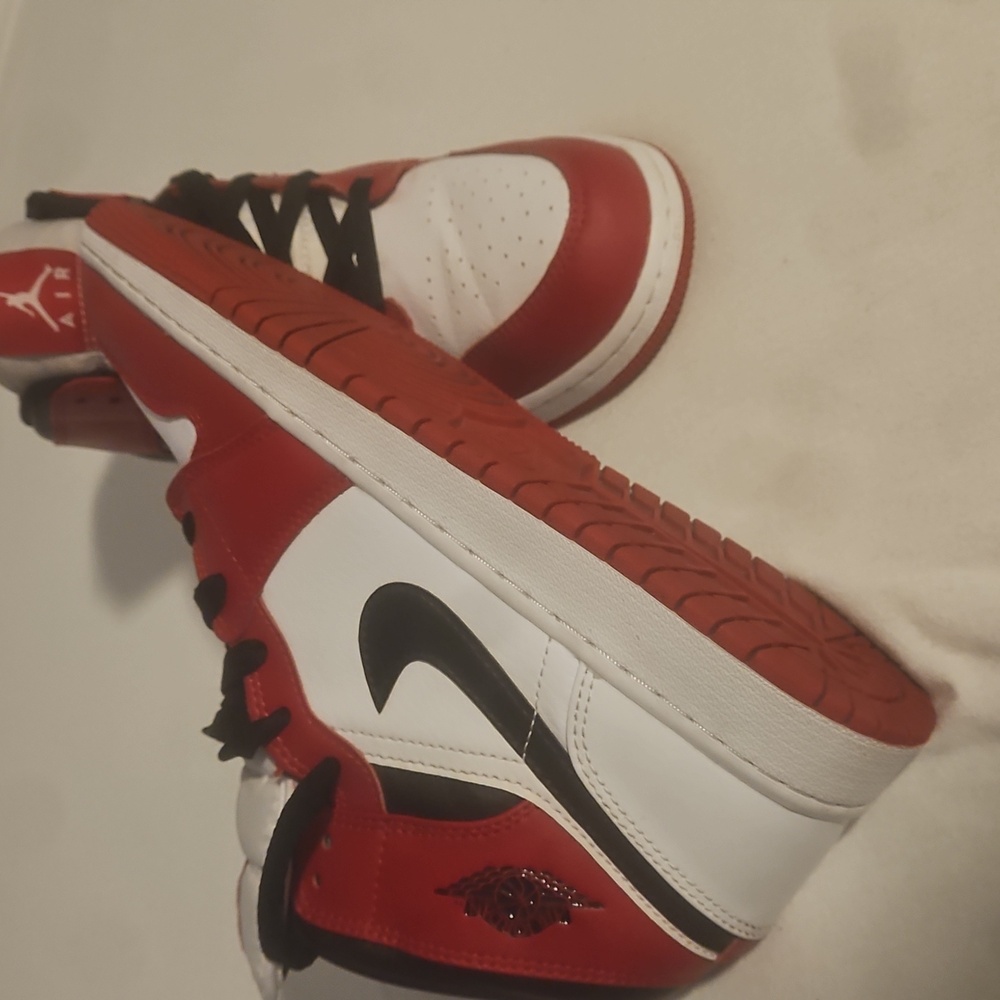 air jordan 1 mid red and black and white - Picture 2 of 7